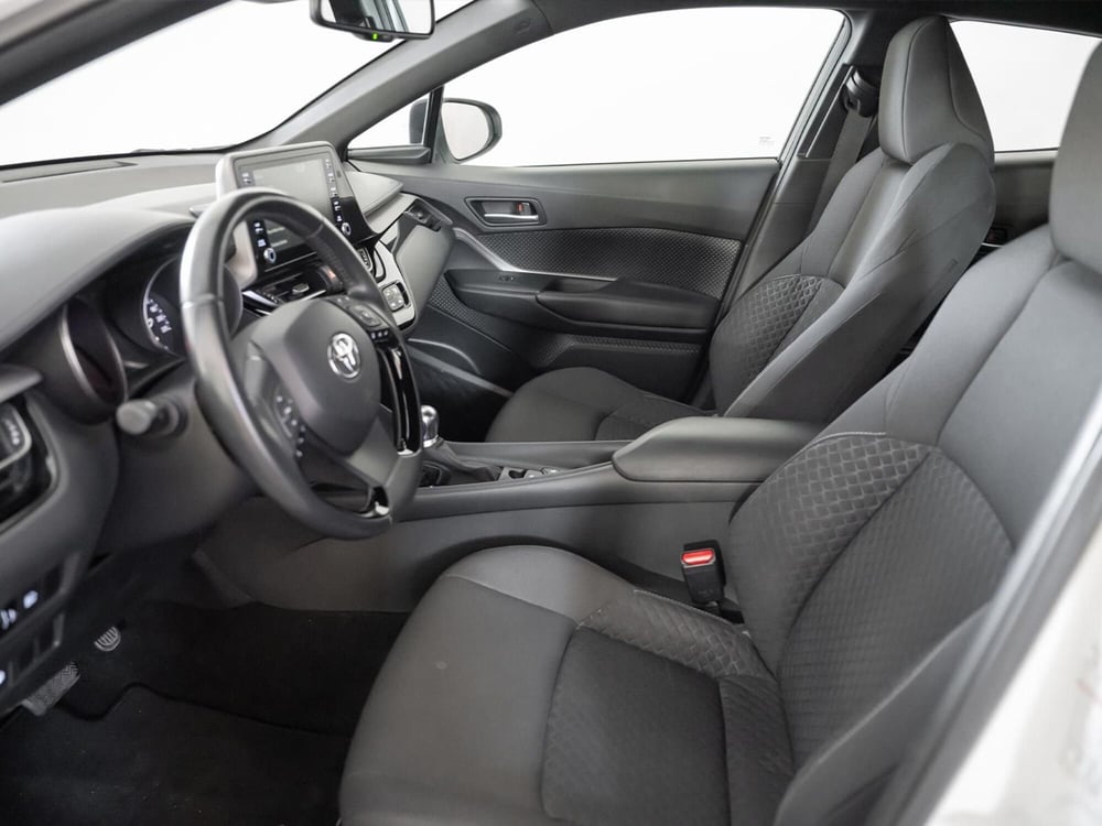 Toyota Toyota C-HR usata a Foggia (12)