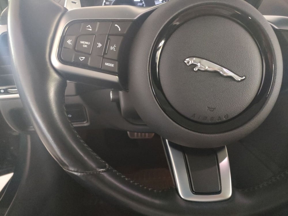 Jaguar F-Type Coupé usata a Milano (12)