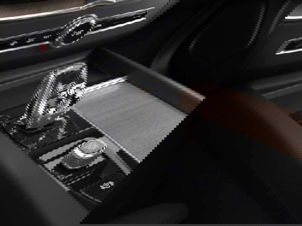 Volvo XC60 nuova a Modena (12)