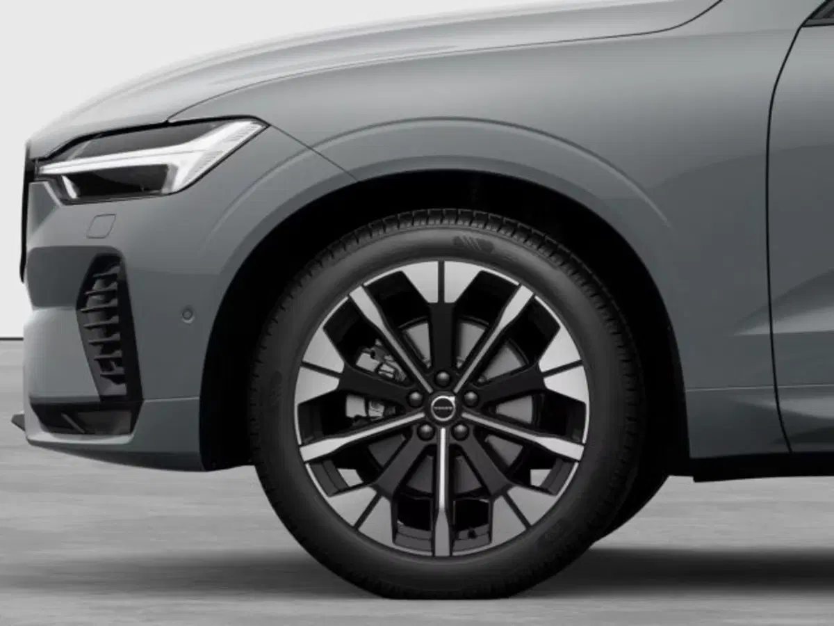 Volvo XC60 nuova a Modena (7)