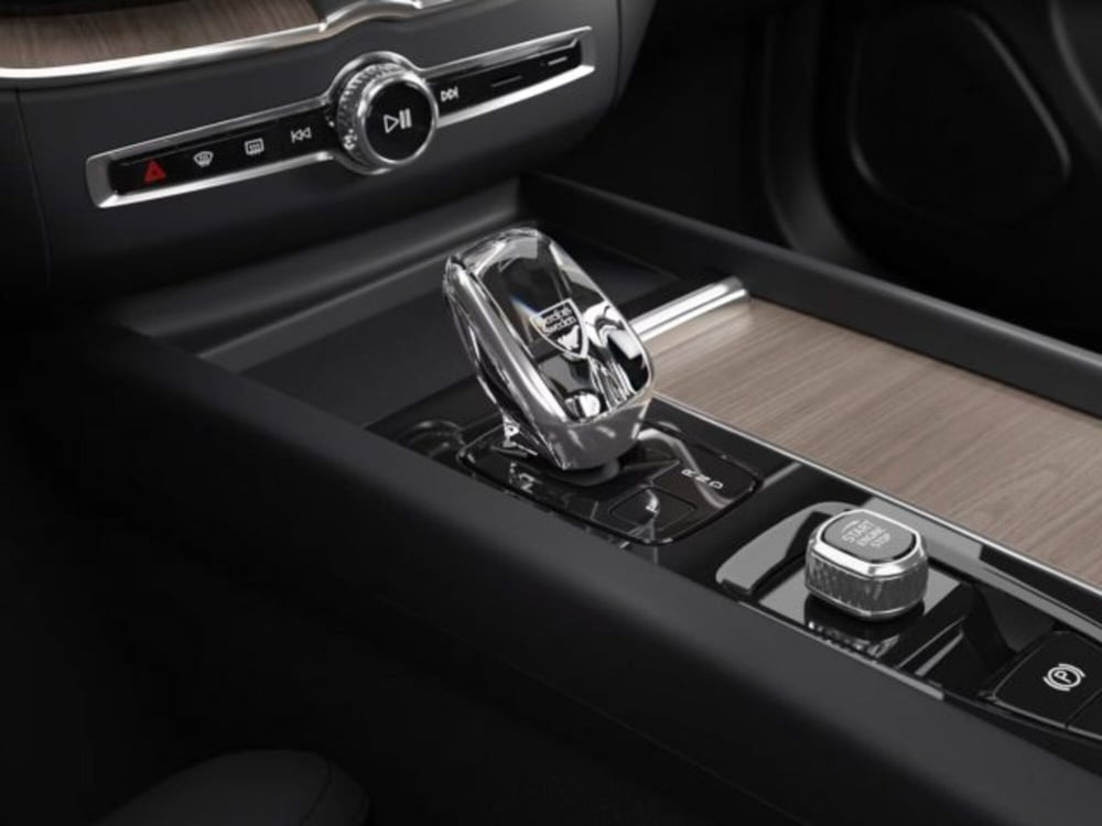 Volvo XC60 nuova a Modena (12)