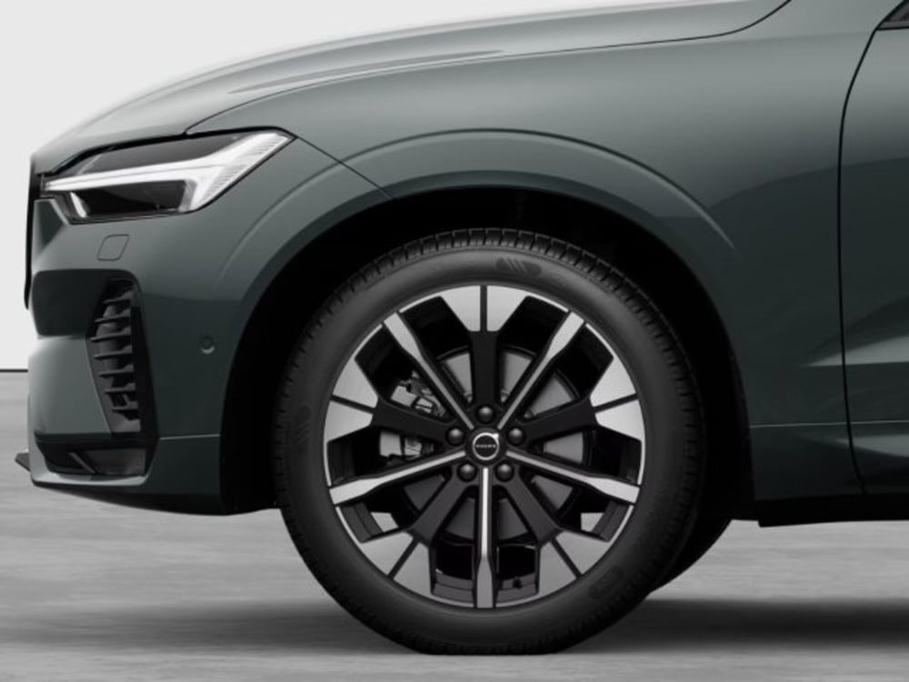 Volvo XC60 nuova a Modena (7)