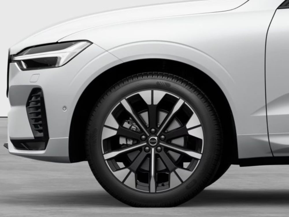 Volvo XC60 nuova a Modena (7)