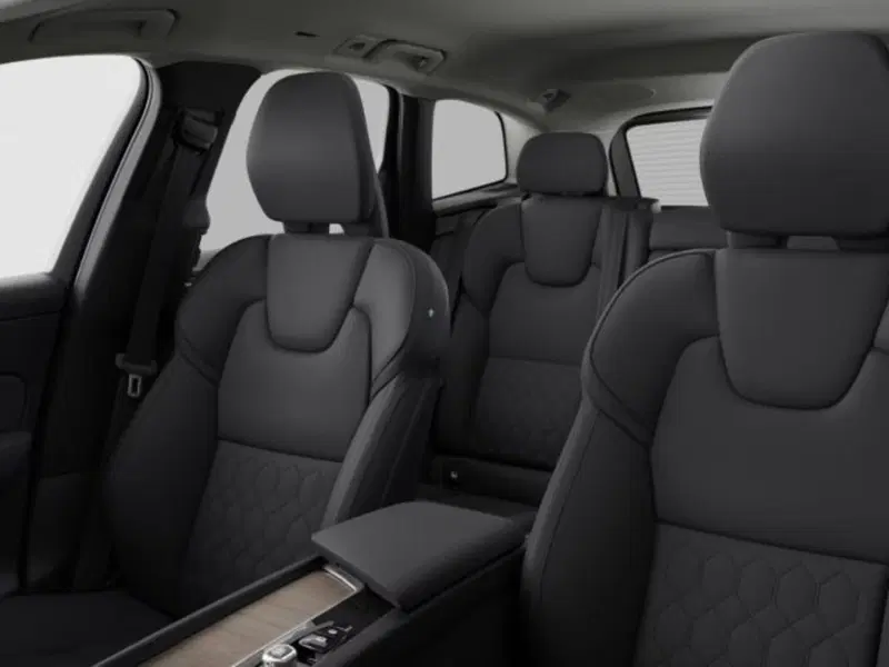 Volvo XC60 nuova a Modena (11)