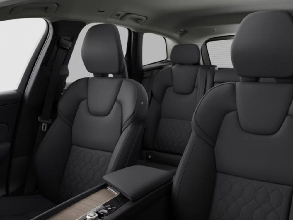 Volvo XC60 nuova a Modena (11)