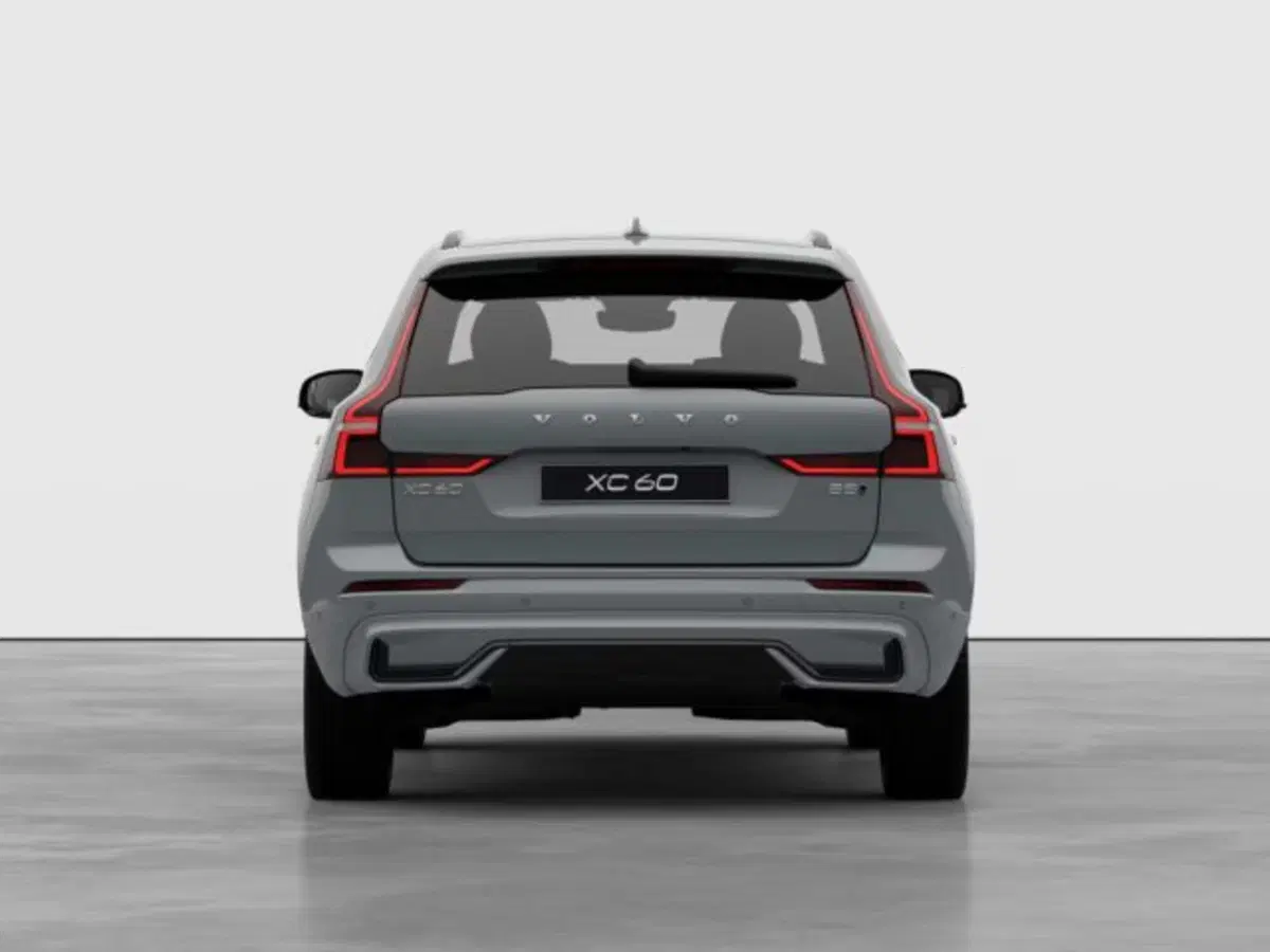 Volvo XC60 nuova a Modena (4)