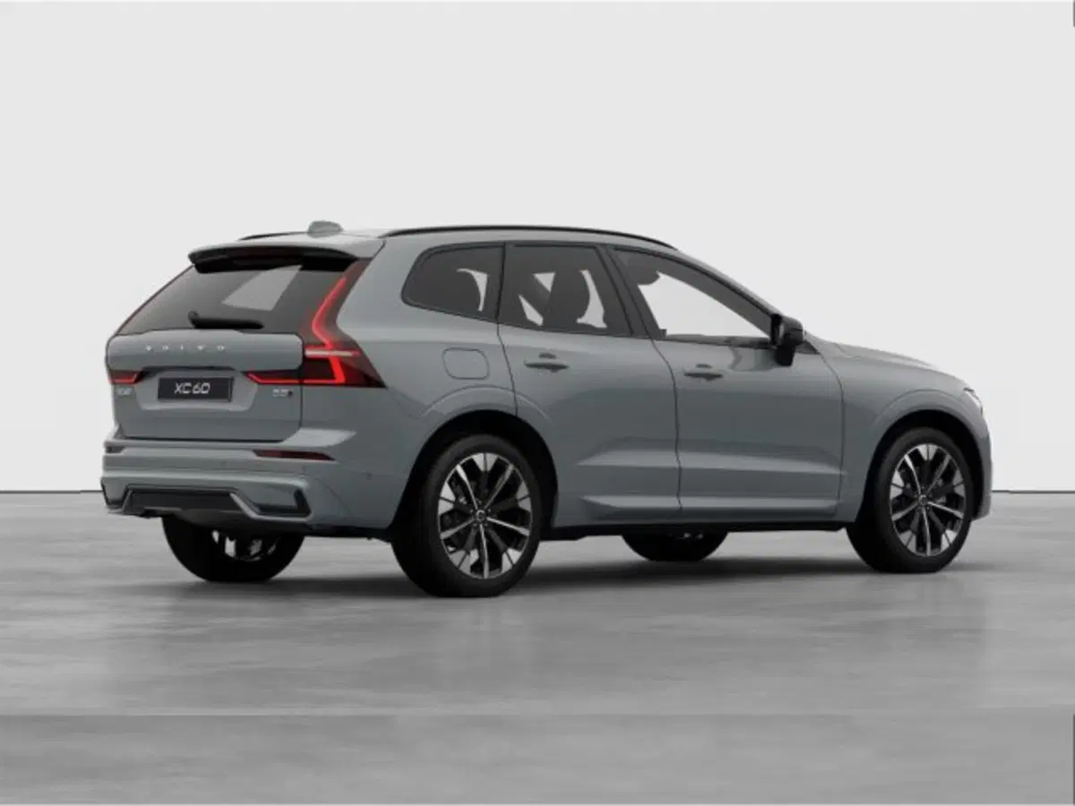 Volvo XC60 nuova a Modena (5)
