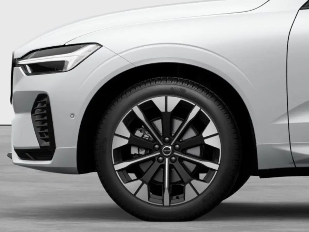 Volvo XC60 nuova a Modena (7)