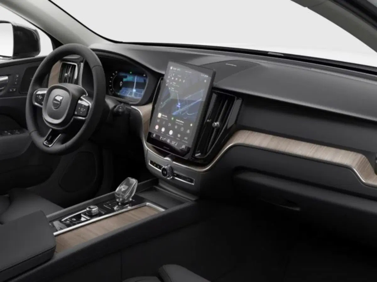 Volvo XC60 nuova a Modena (8)