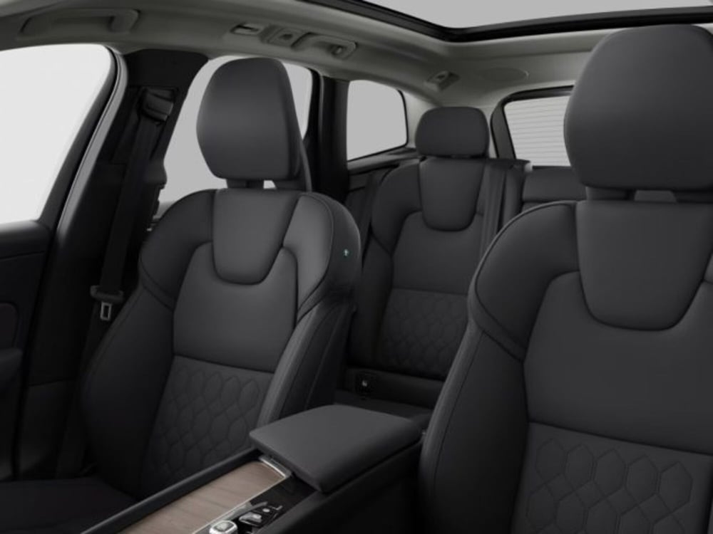 Volvo XC60 nuova a Modena (10)