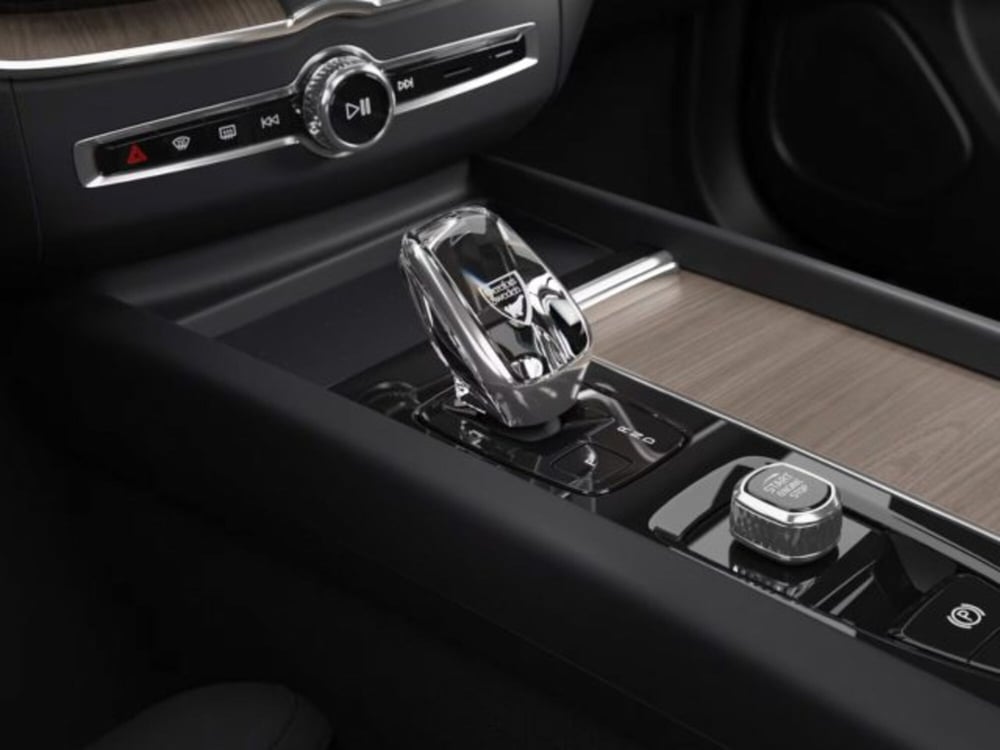 Volvo XC60 nuova a Modena (11)