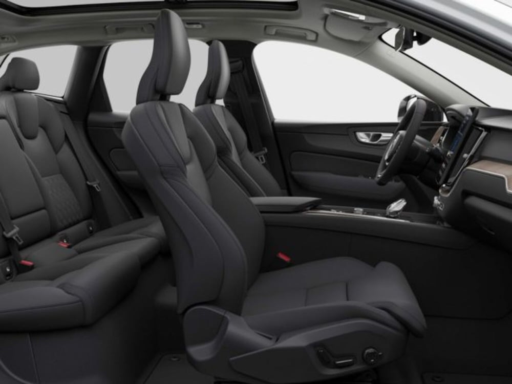 Volvo XC60 nuova a Modena (12)