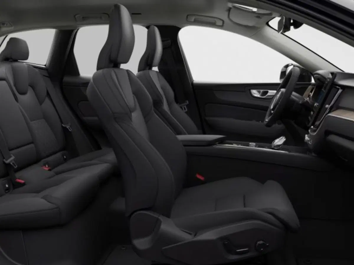 Volvo XC60 nuova a Modena (12)