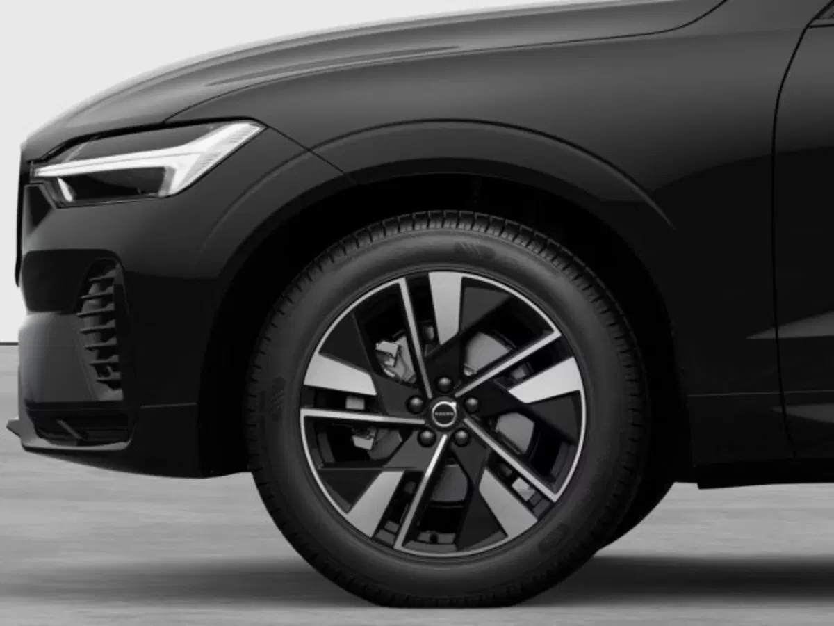Volvo XC60 nuova a Modena (7)