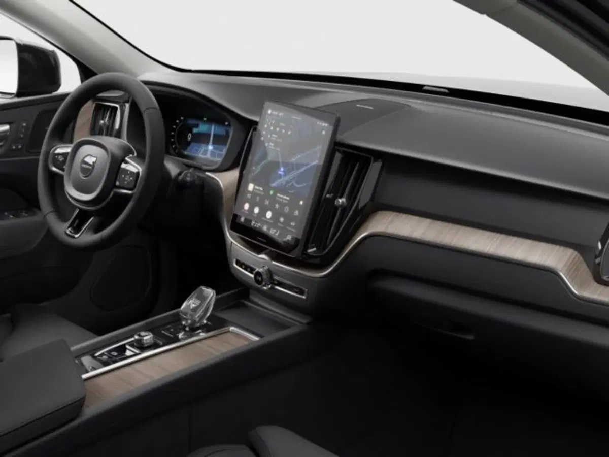 Volvo XC60 nuova a Modena (8)