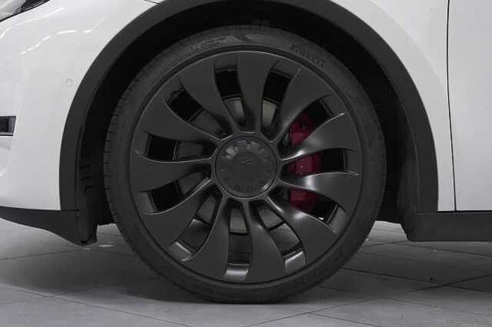 Tesla Model Y usata a Como (11)