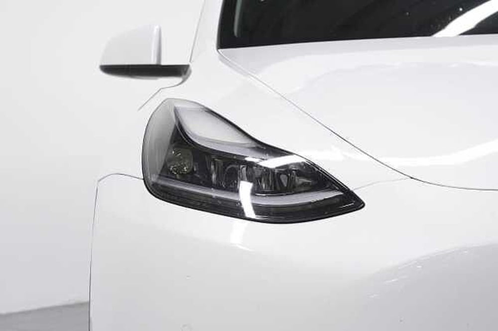 Tesla Model Y usata a Como (12)