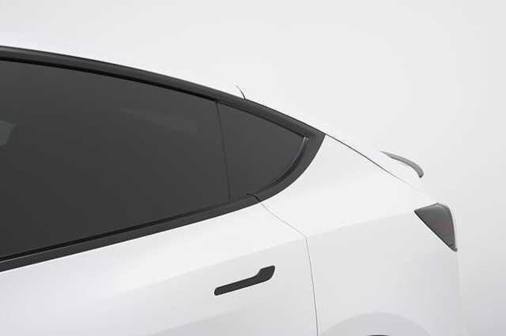 Tesla Model Y usata a Como (14)
