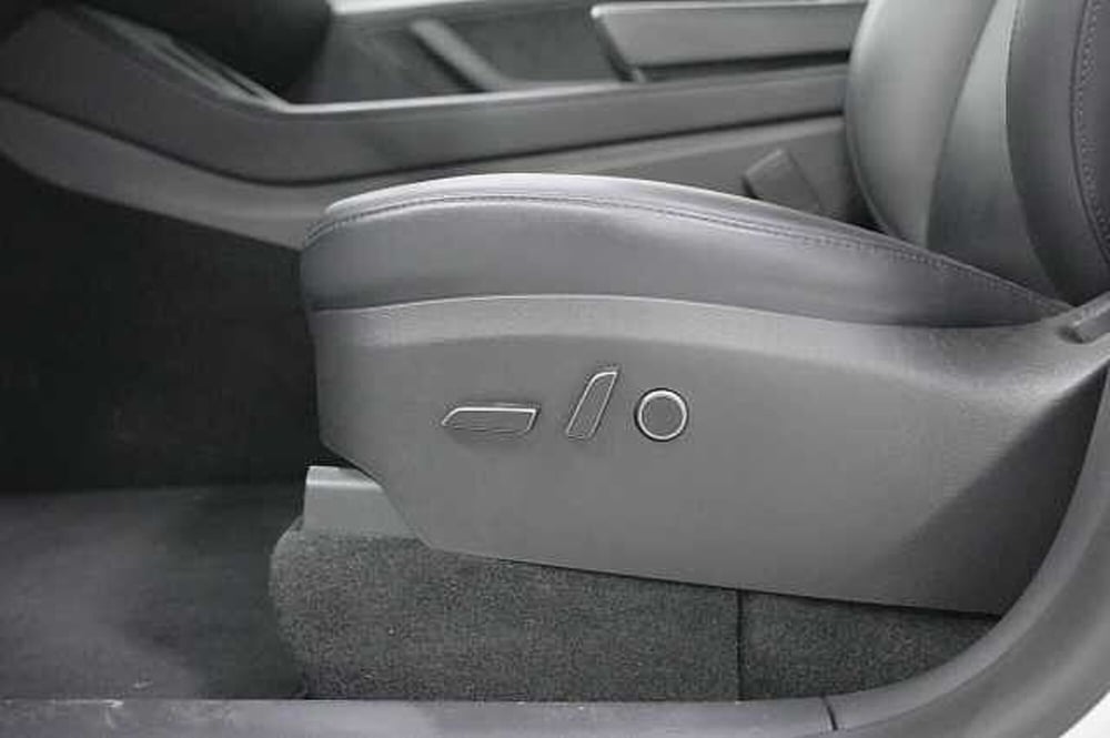 Tesla Model Y usata a Como (16)