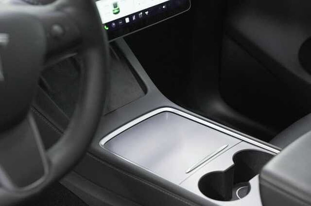 Tesla Model Y usata a Como (17)