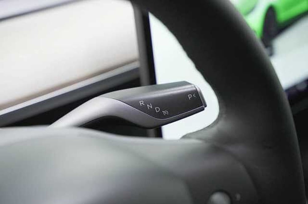 Tesla Model Y usata a Como (18)