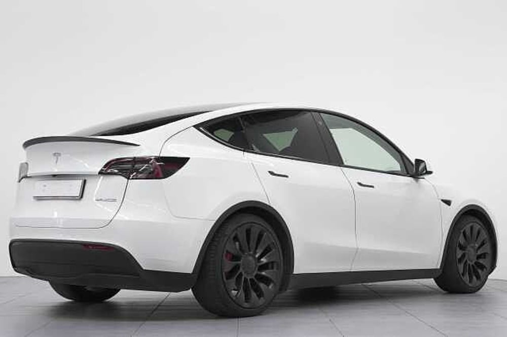 Tesla Model Y usata a Como (4)