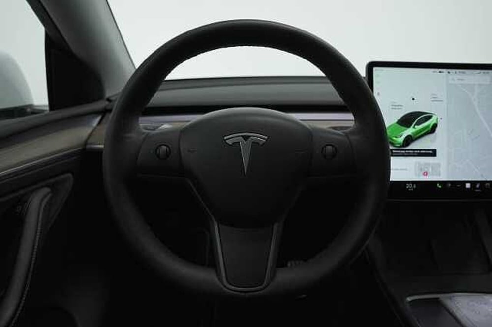 Tesla Model Y usata a Como (5)