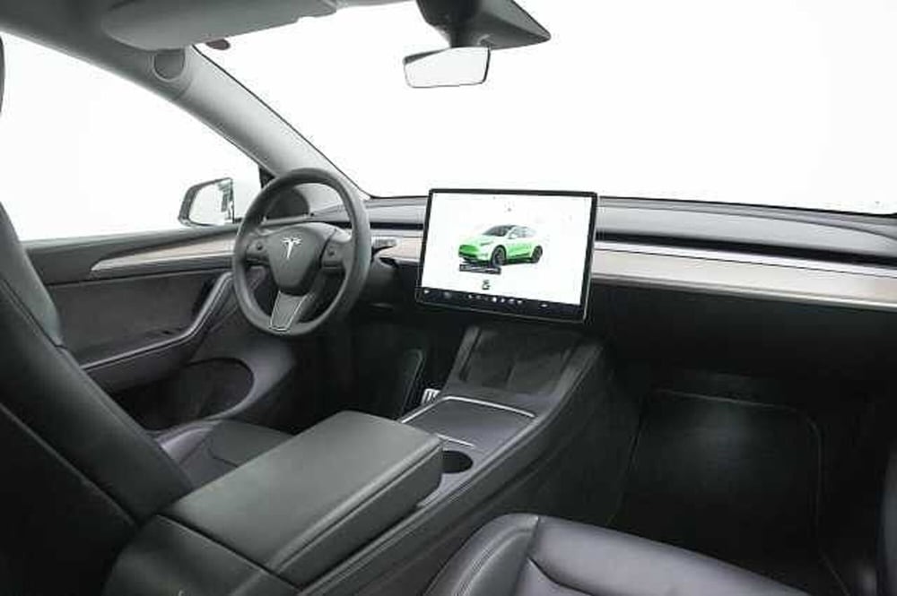 Tesla Model Y usata a Como (6)