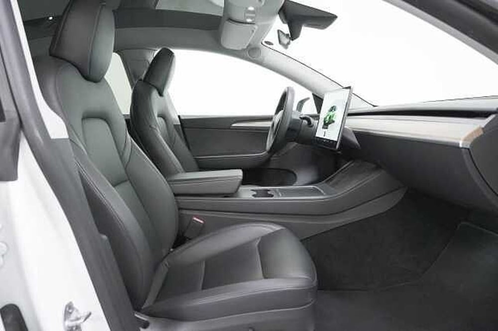 Tesla Model Y usata a Como (7)