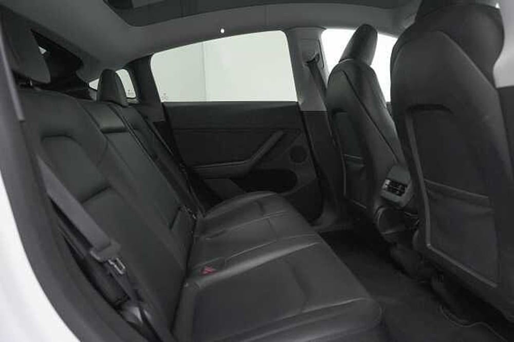 Tesla Model Y usata a Como (8)