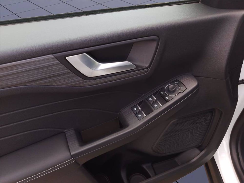 Ford Kuga nuova a Milano (11)
