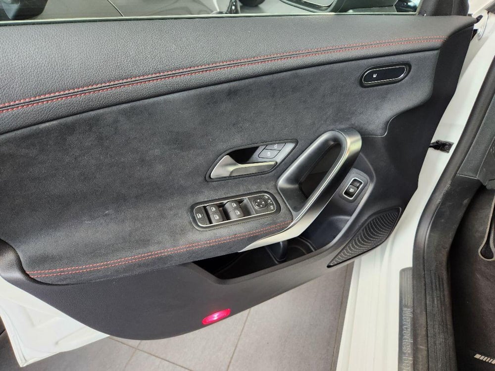 Mercedes-Benz CLA Shooting Brake usata a Milano (9)