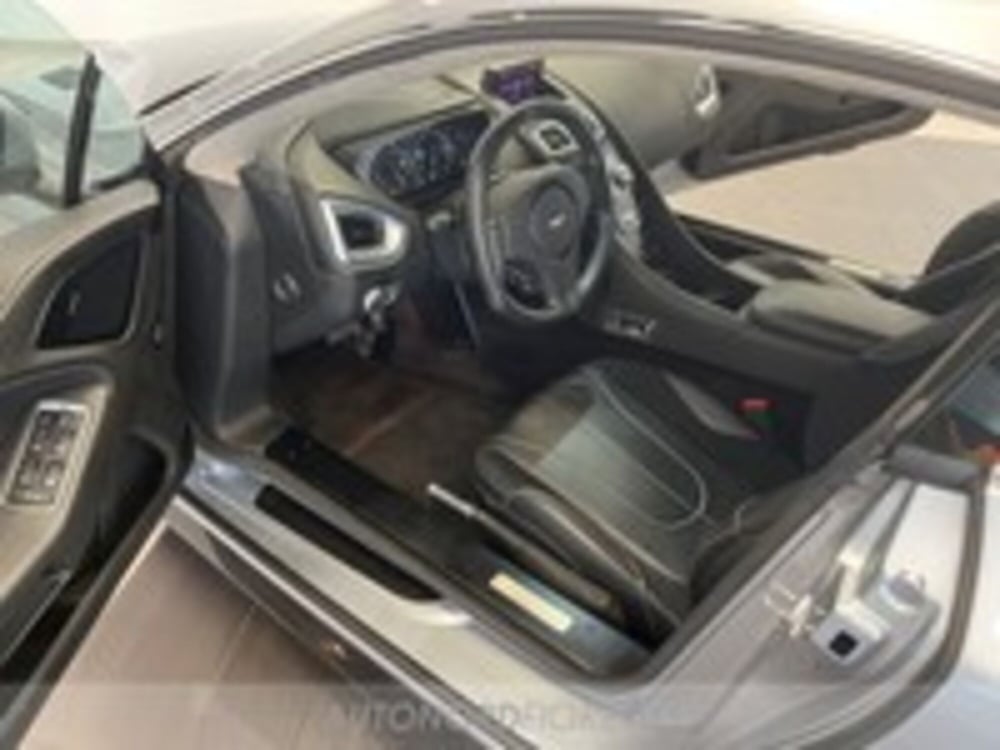 Aston Martin DBS usata a Udine (15)