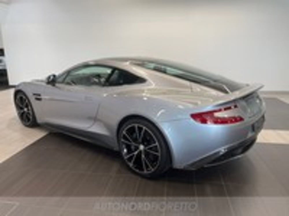 Aston Martin DBS usata a Udine (8)