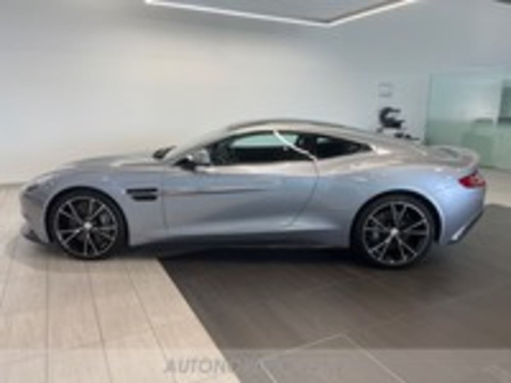 Aston Martin DBS usata a Udine (9)