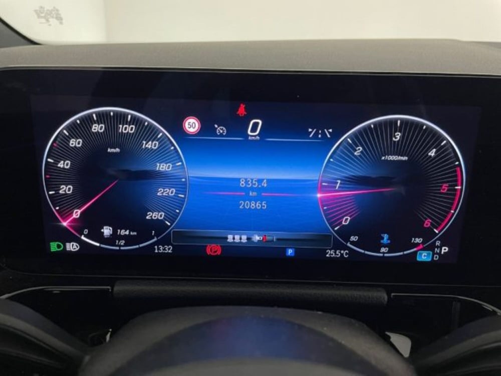Mercedes-Benz GLA SUV usata a Modena (14)