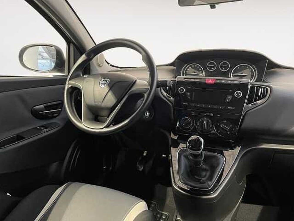 Lancia Ypsilon usata a Ravenna (10)