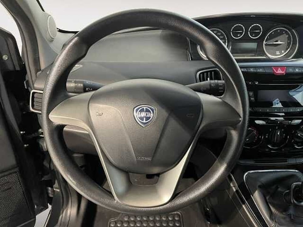 Lancia Ypsilon usata a Ravenna (12)
