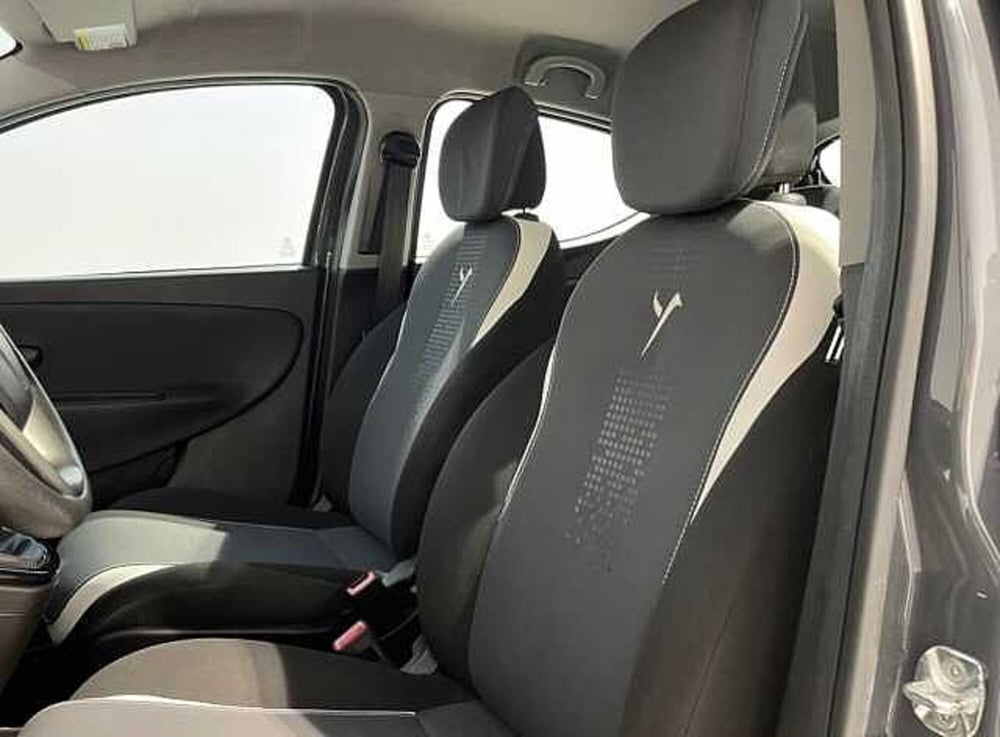 Lancia Ypsilon usata a Ravenna (16)