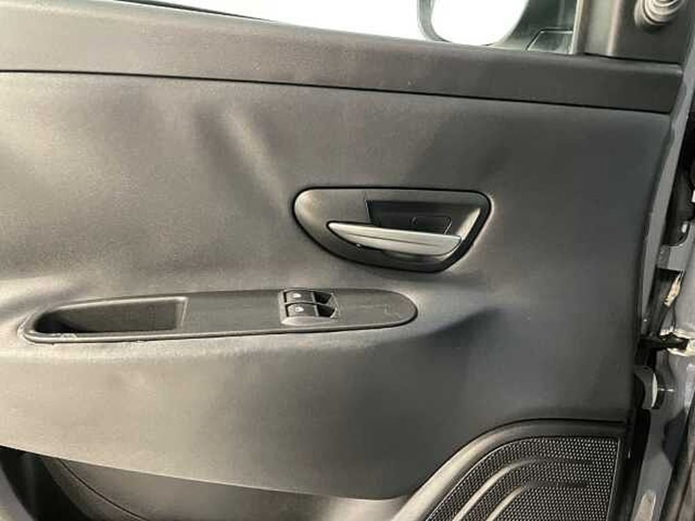 Lancia Ypsilon usata a Ravenna (18)