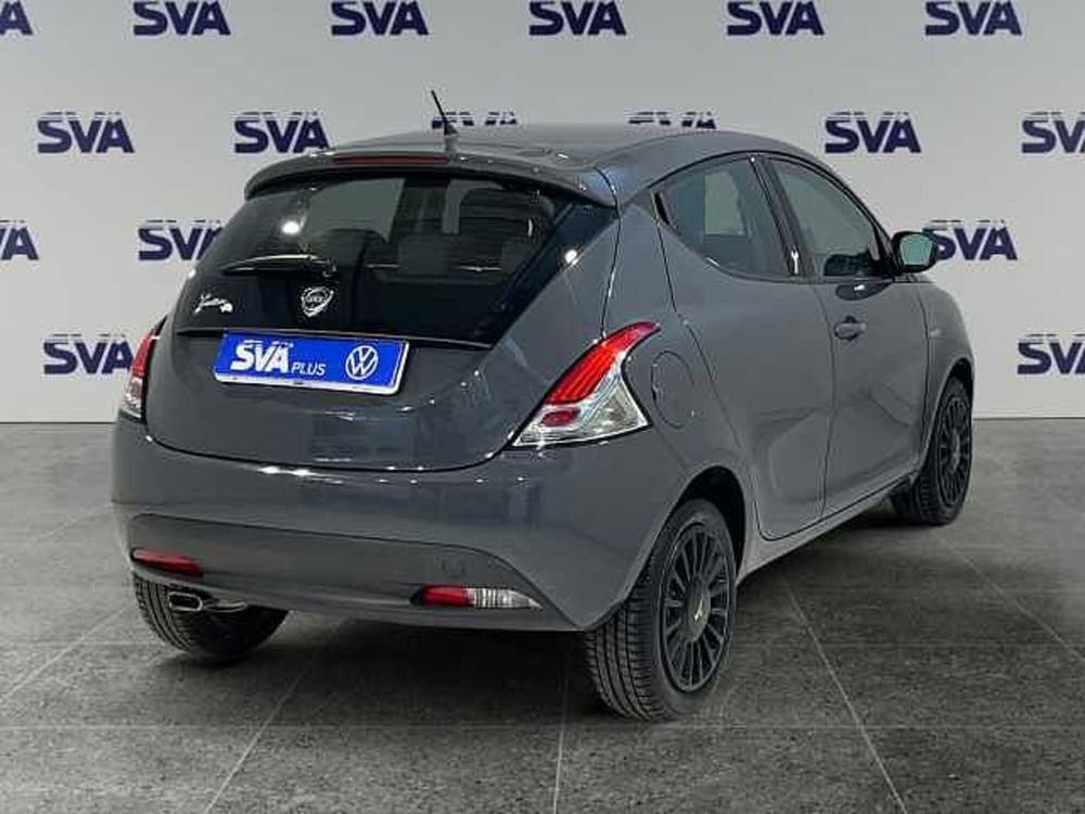Lancia Ypsilon usata a Ravenna (2)