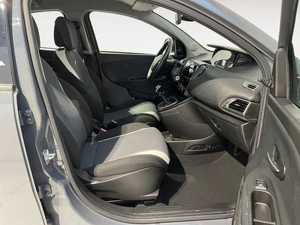Lancia Ypsilon usata a Ravenna (7)