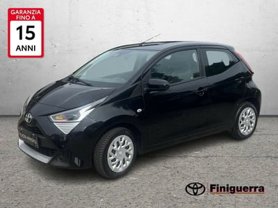 Toyota Aygo 1.0 VVT-i 72 CV 5 porte x-play del 2021 usata a Osnago