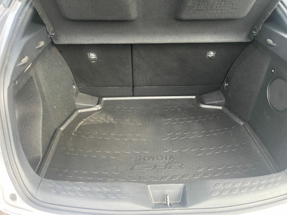Toyota Toyota C-HR usata a Lecco (13)