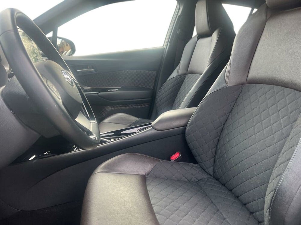 Toyota Toyota C-HR usata a Lecco (8)