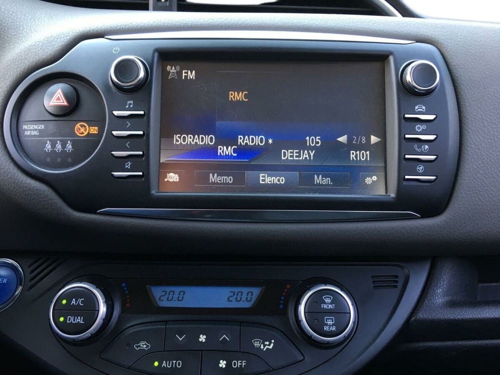 Toyota Yaris usata a Lecco (14)