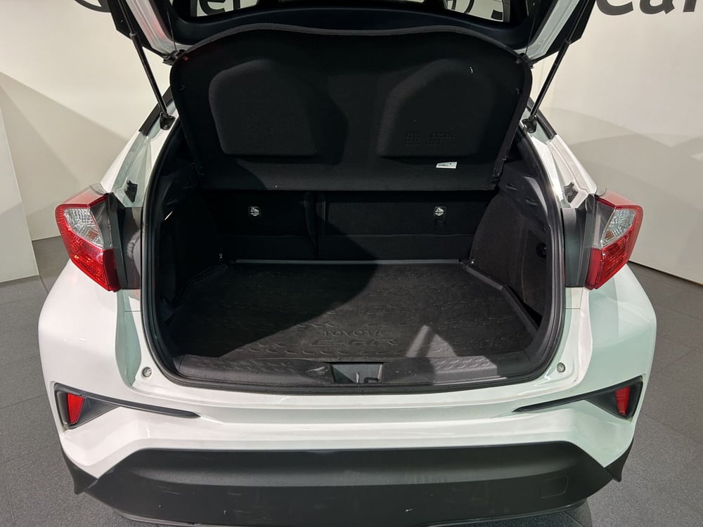 Toyota Toyota C-HR usata a Milano (11)