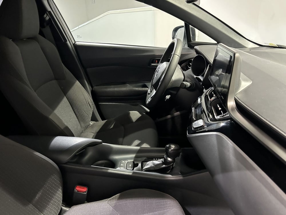 Toyota Toyota C-HR usata a Milano (7)