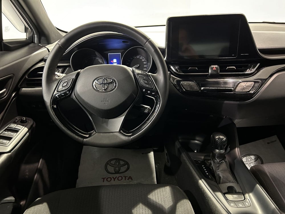 Toyota Toyota C-HR usata a Milano (9)