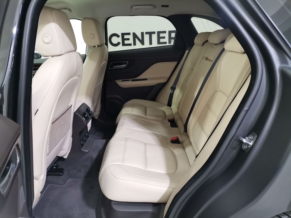 Jaguar F-Pace usata a Salerno (10)